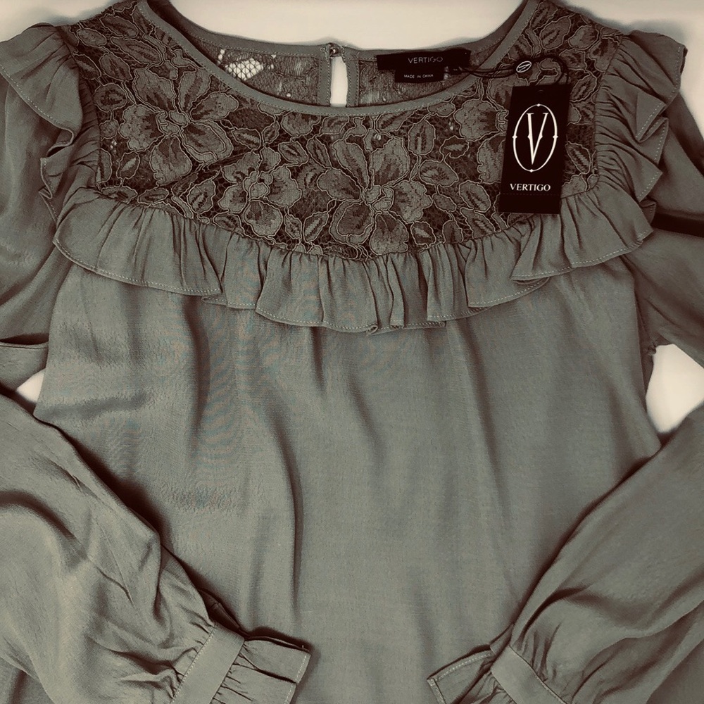 Vertigo NWT Green Statement Top, Sz M.